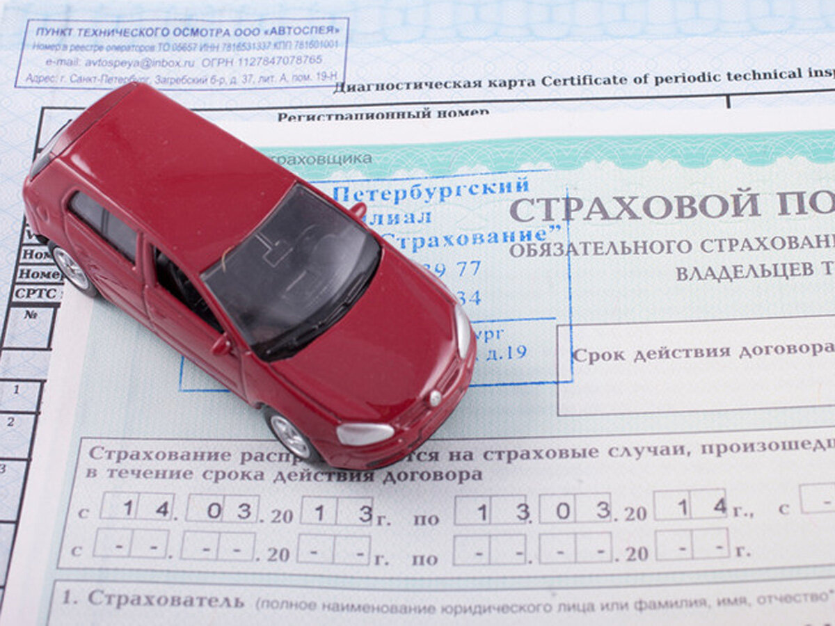 В договоре страхования перевозки легковых машин установлена франшиза в размере 100 у е