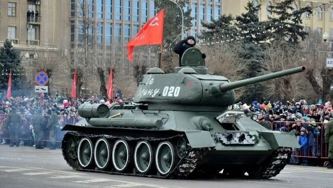     Так город решил выразить солидарность к тем городам и регионам, где в этом году не смогут отметить День Победы в привычном формате.