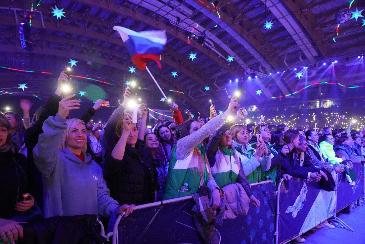 Фото отсюда: https://kuzbass85.ru/2022/04/16/v-kemerove-sostoyalsya-gala-konczert-festivalya-noch-yuriya-gagarina/