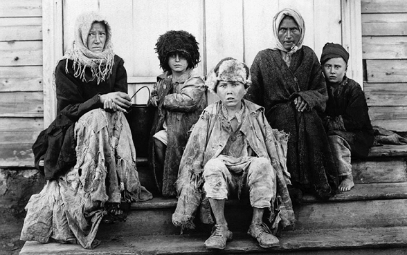 Запасов продовольствия, жилья и других материальных благ в Советской России хватало не для всех.