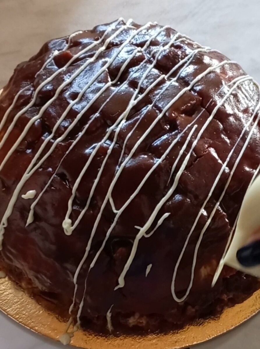 Бисквитный торт с вишней