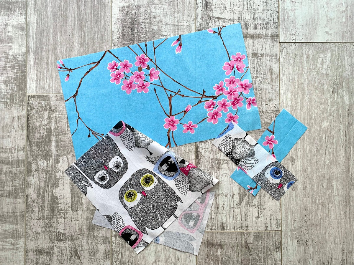 Я шила сразу две косынки, поэтому у меня всё в двойном экземпляре.