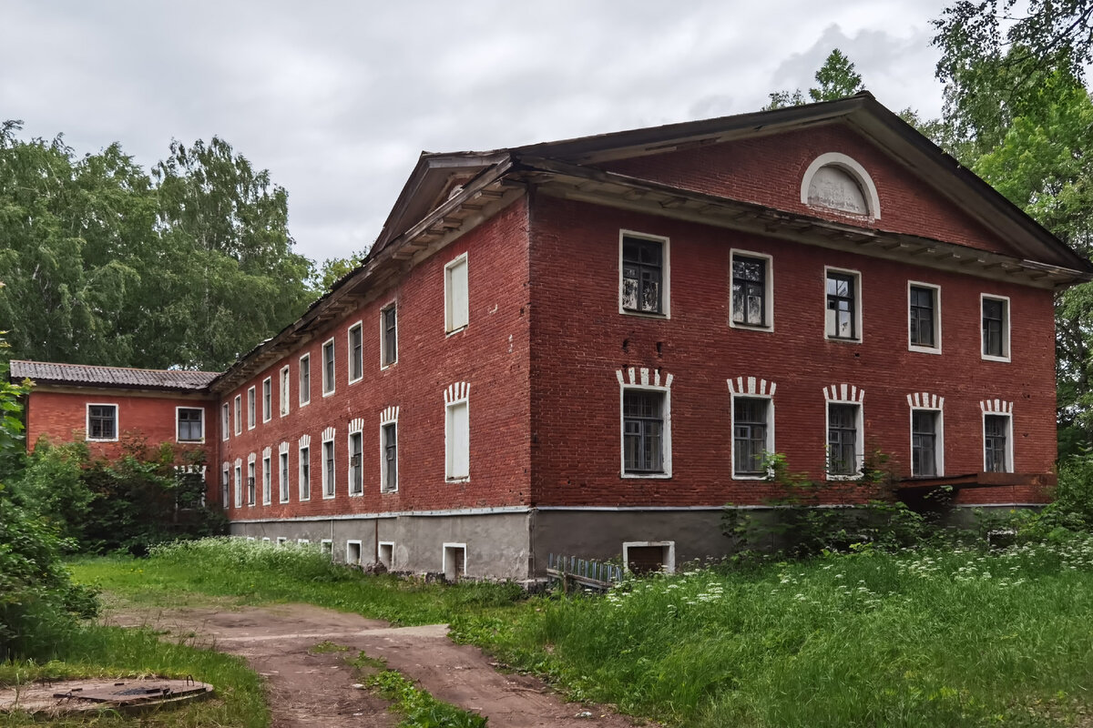 д. Новоселицы - военный городок графа Аракчеева, а также мемориал,  посещаемый Леонидом Кучмой. Изучаем артефакты под Великим Новгородом | Олег  Еверзов | Дзен