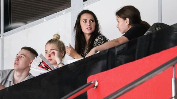    Алина Загитова (в центре)© РИА Новости / Анна Лобова