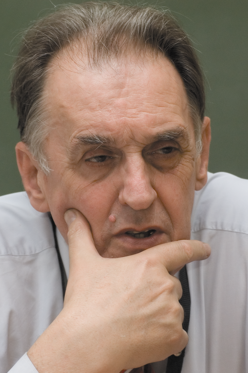 Любимов Л.Л., один из создателей ВШЭ: «Одно делать нужно немедленно — изымать детей из семей этих „безработных“ и растить их в интернатах (которые, конечно, нужно построить), чтобы сформировать у них навыки цивилизованной жизни»