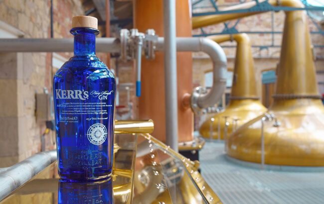 Navy Strength — это первый продукт дистиллерии, в котором используется безбумажная бутылка.