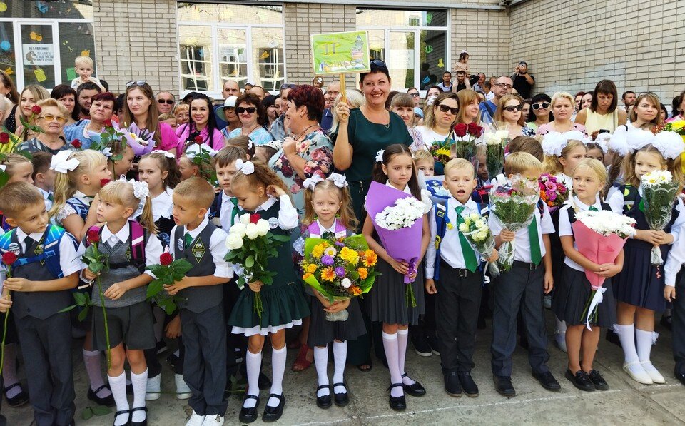     Первоклассники. Очень нарядные и любопытные. Юлия Данильченко