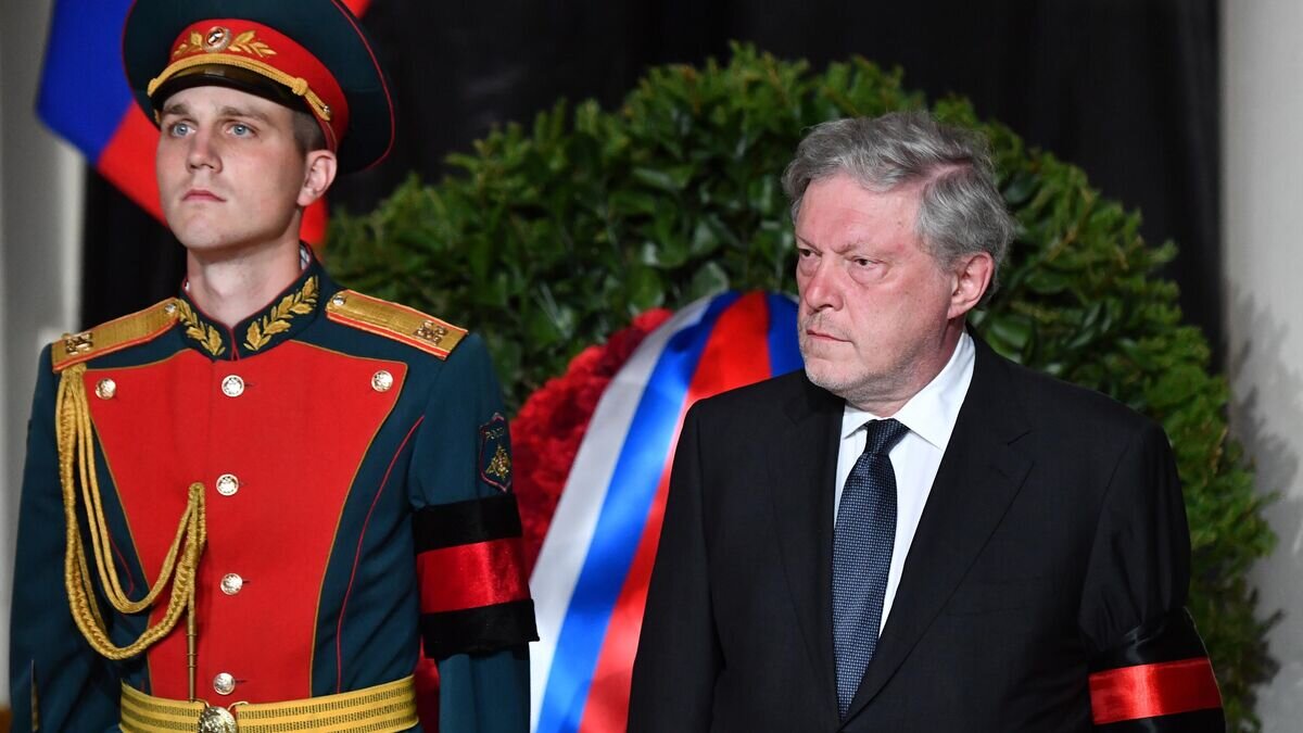    Один из основателей партии "Яблоко" Григорий Явлинский на церемонии прощания с бывшим президентом СССР Михаилом Горбачевым © РИА Новости / Евгений Биятов