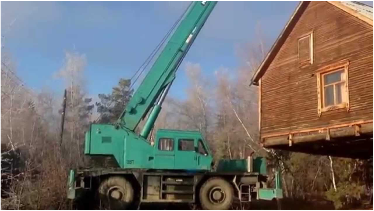 Перенести дом на другое место. Автокран 8т22. Подъем домов краном. Поднять дом краном. Подъем каркасника краном.