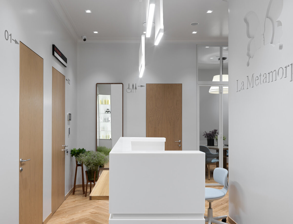 Интерьер стоматологической клиники La Metamorphose по дизайну бюро Special Style.