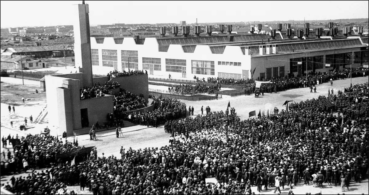 Открытие Челябинского тракторного завода 1 июня 1933 г. Фотография из фондов Государственного исторического музея Южного Урала. https://russiainphoto.ru/photos/90313/ 