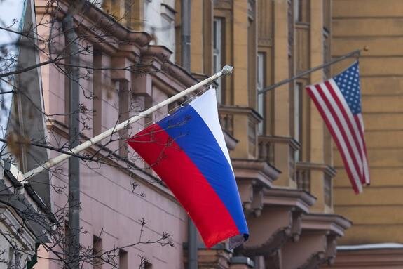   Флаги России и США, Bulkin Sergey / globallookpress.com