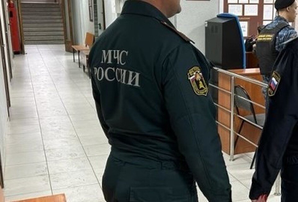     В машине были 4 взрослых и 1 ребенок  ГУ МЧС России по Оренбургской области