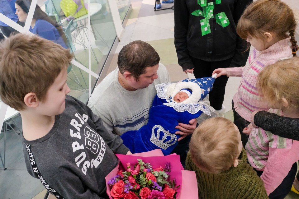     До 40% многодетных семей могут остаться без финансовой поддержки от города. Артем КИЛЬКИН (архив)