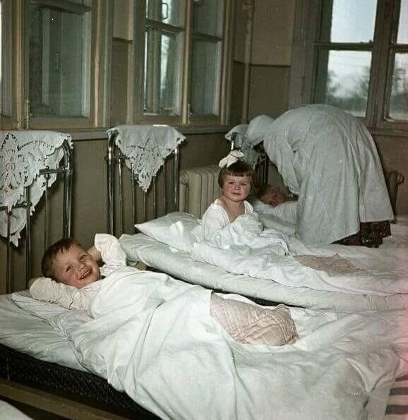 Радостные детки под тихий час