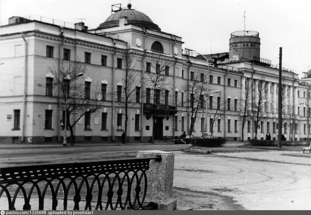 Львовское морское училище фото здания