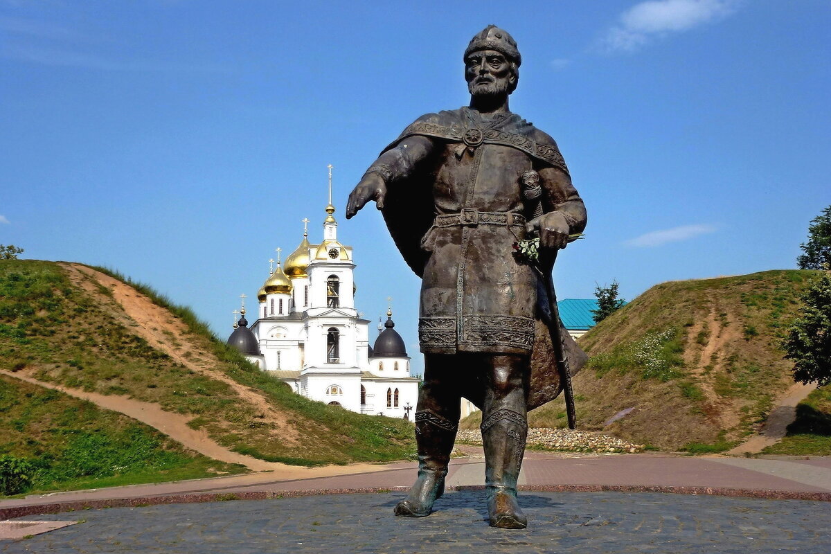Памятник Юрию Долгорукому в Дмитрове 
