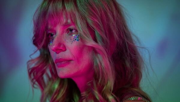 Она же 30 лет спустя (кадр из сериала "Девушка и космонавт")