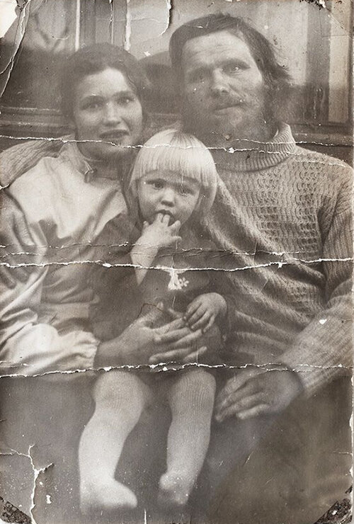 Анна и Виктор с дочерью Оленьей