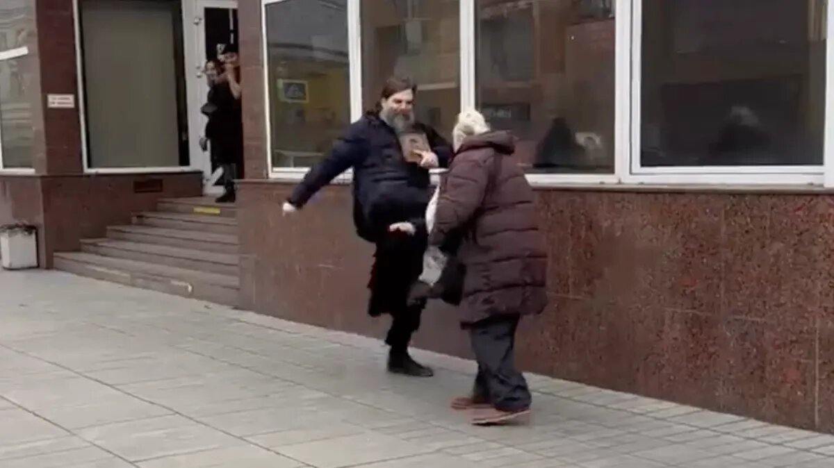 Фото: стоп-кадр из видео «Baza»