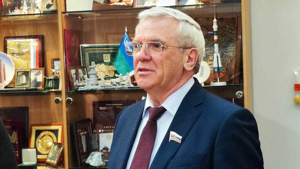     Спикер ЗСНО Евгений Люлин назвал свои любимые блюда. В список вошли щи и картошка с мясом. Об этом он рассказал журналистам 27 марта. На мероприятии присутствовал корреспондент NewsNN.