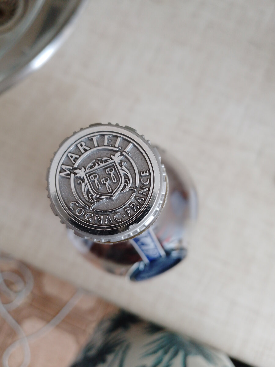 Сверху пластик снизу дерево