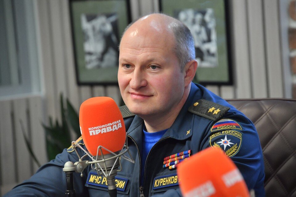     Глава МЧС России Александр Куренков на радиостанции "Комсомольская правда". Владимир ВЕЛЕНГУРИН