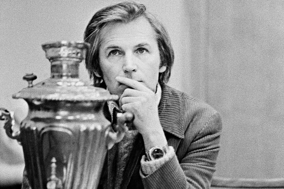     Прожил с женой 40 лет и ушел к 20-летней: личные драмы Станислава Любшина