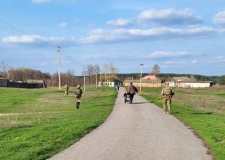    Российские военные эвакуировали 23 пенсионера из оккупированного нацистами села на Харьковщине