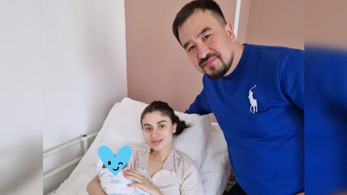    Кентал с женой и новорожденным сыном:instagram.com/kenzhebulatova_m