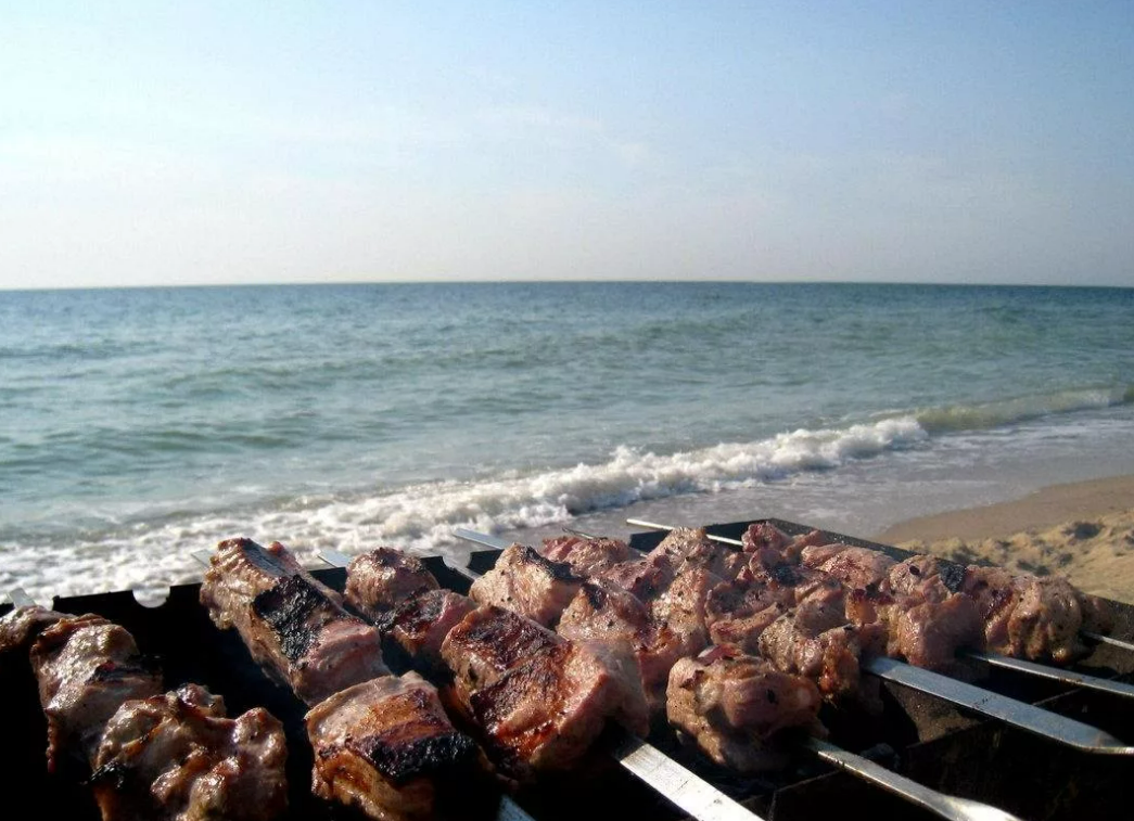 Мангал на берегу моря