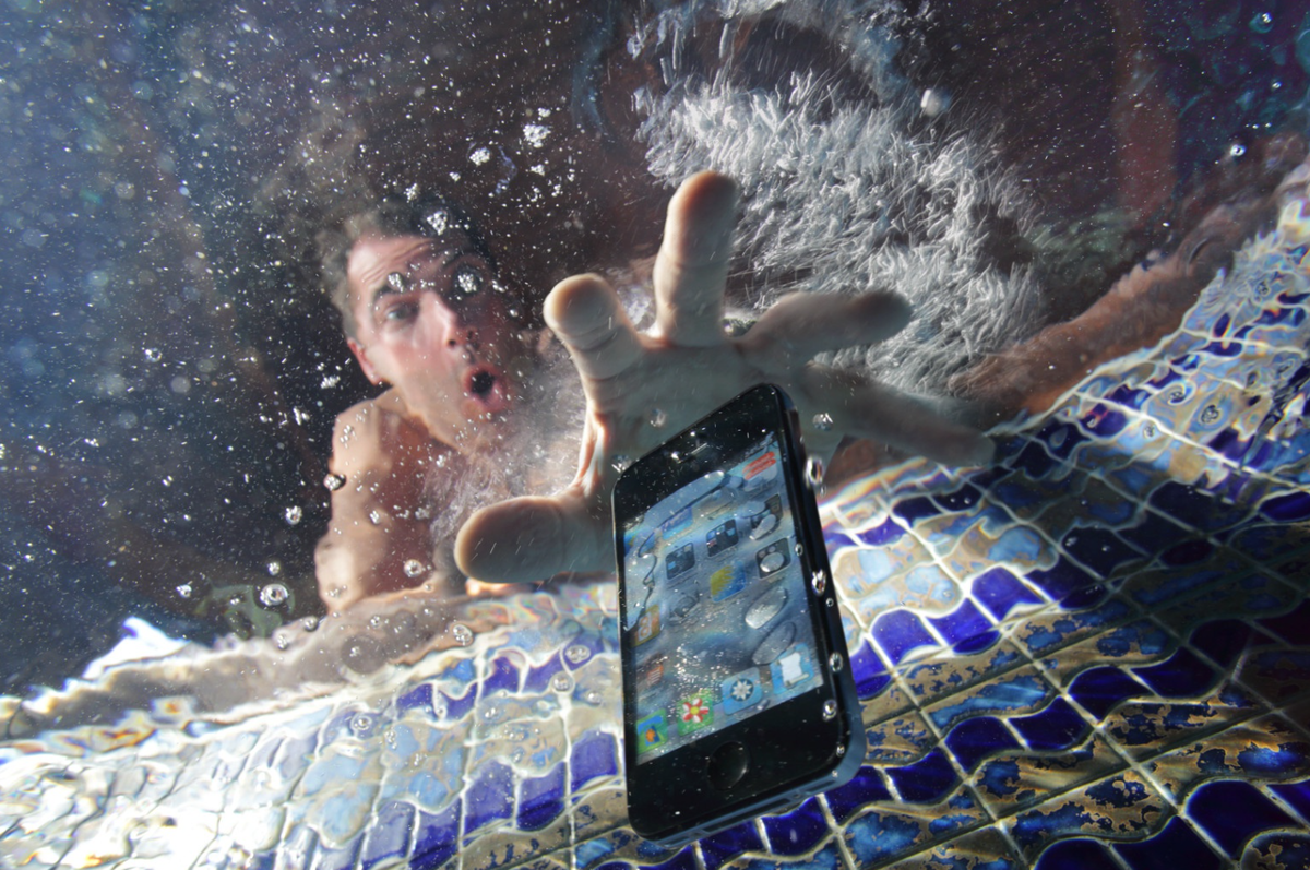 Выключите устройство немедленно