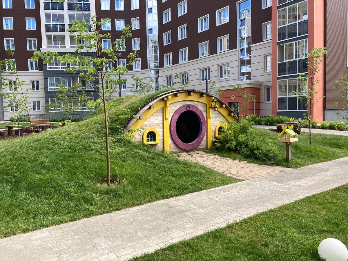 Функциональный арт-объект "Домик хоббита", г.Ижевск, производство ArchIDEA Добавьте описание
