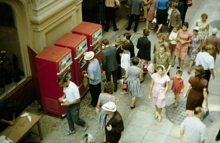 Все, кто жил в Союзе Советских Социалистических Республик, помнят автоматы, в которых продавалась вкуснейшая газировка с сиропом и без.-2