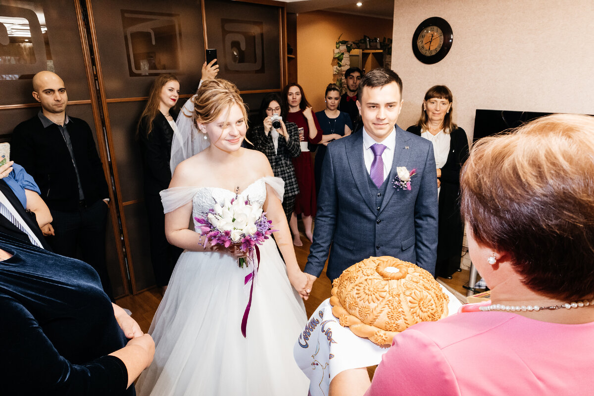 Молодожены Дарья и Александр на свадебном фуршете дома, Уфа, 10.09.2022