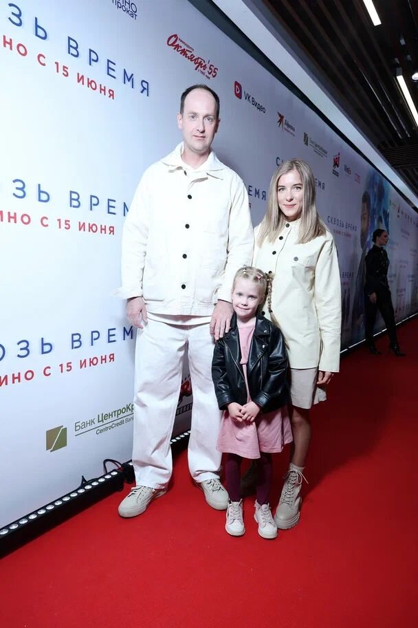    Никита Тарасов с семьей Юлия Натямба