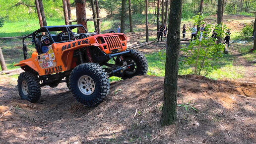 Такую машину на дорогах общего пользования вы не увидите. JEEP Wrangler V8 для прыжков по горам