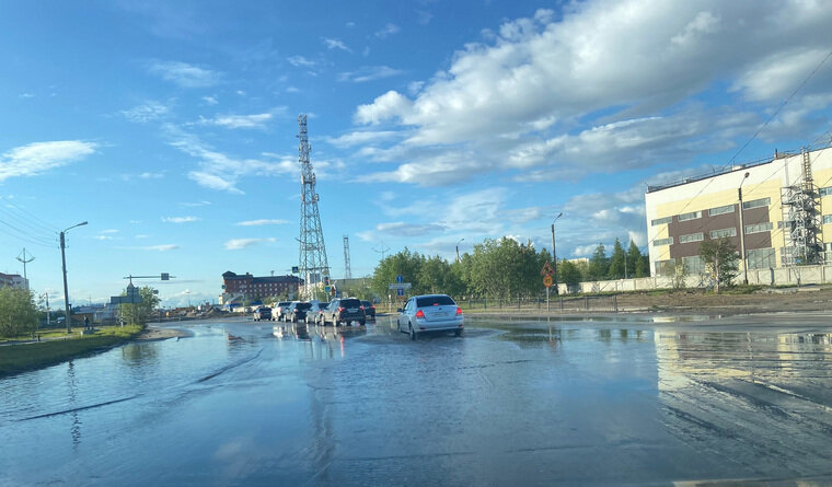    Лужи после дождя