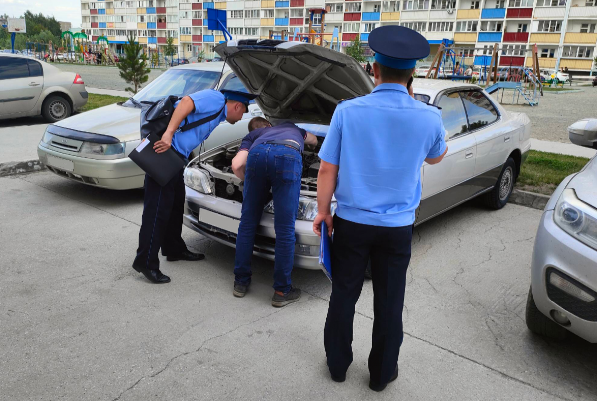    В Новосибирске приставы арестовали автомобиль у жителя за долг 90 тысяч