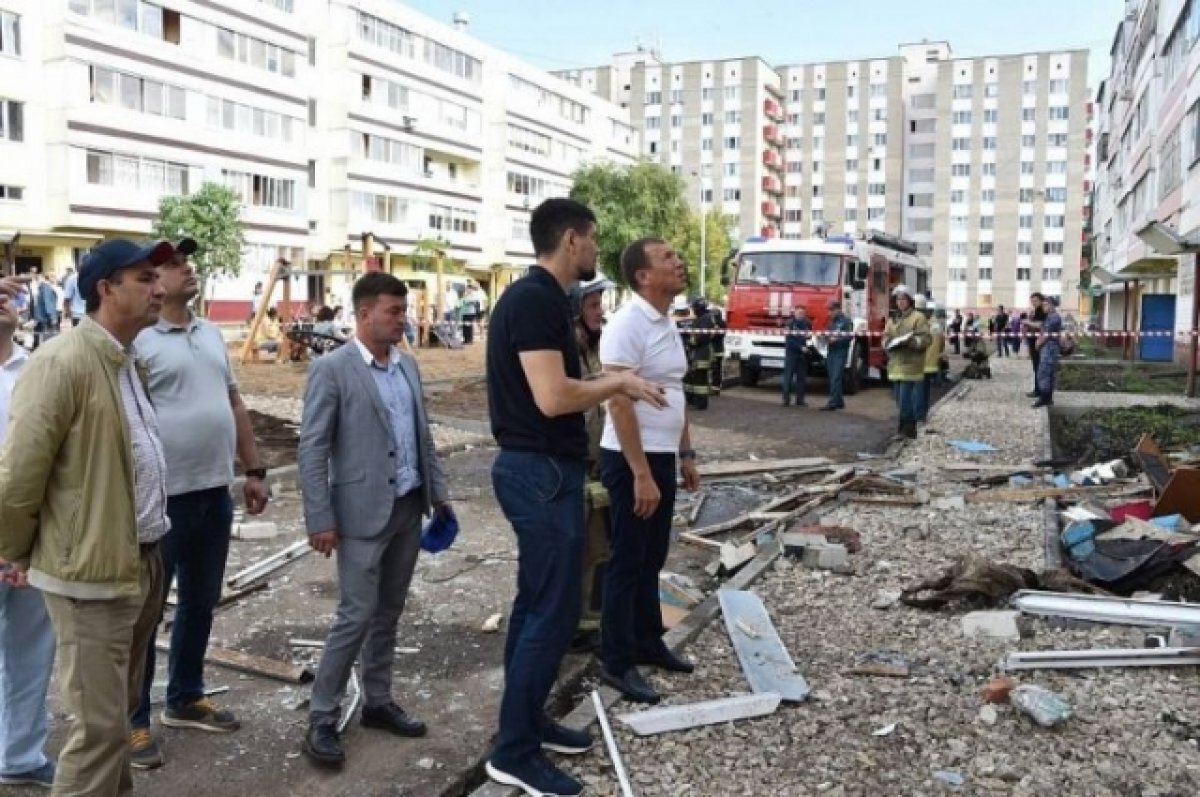    Мэр Нижнекамска прибыл на место взрыва газа в жилом доме