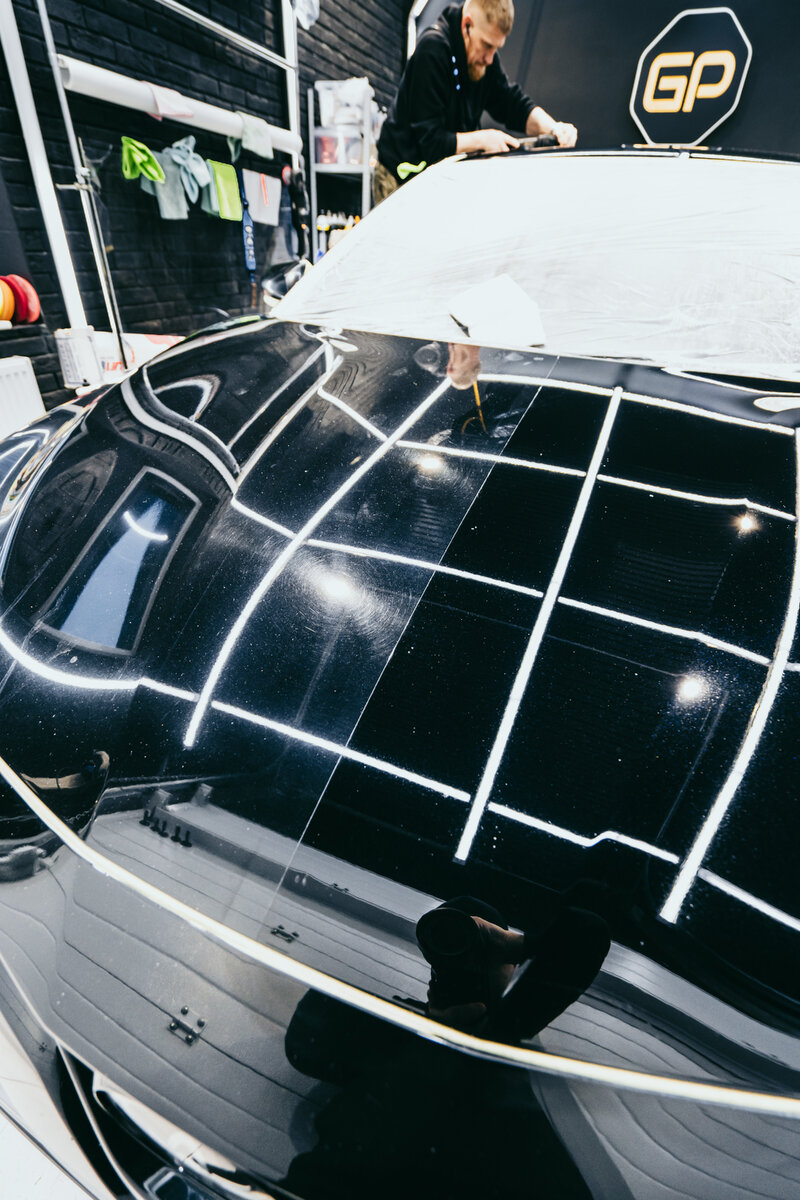 Наглядный пример полировки капота