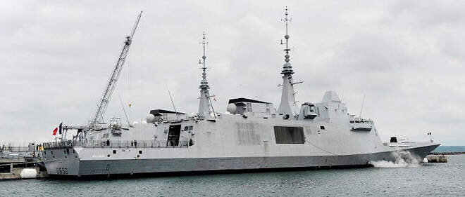 Судно "Aquitaine" французского военного морского флота, подвергшееся "агрессии"