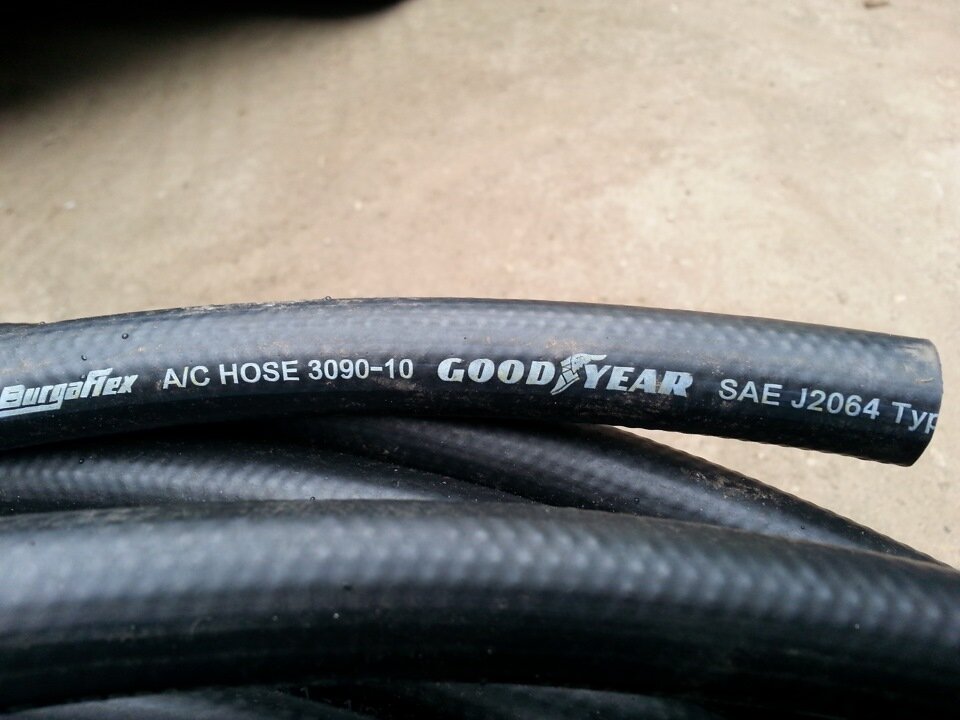 Посмотрели, подумали, варить аргоном в таком месте бесполезно и решили заменить на шланг.  