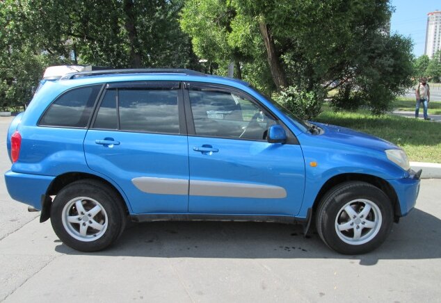 Фото 2: Toyota RAV4 2000 года за 300 000 рублей.