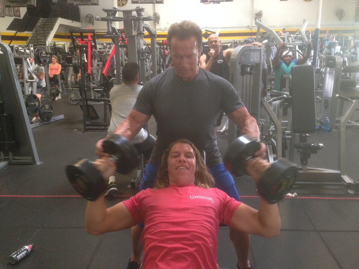 Arnold Schwarzenegger в спортзале