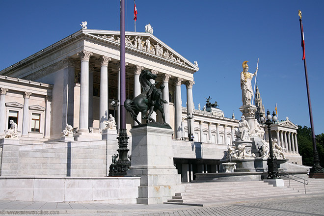 Здание Парламента в Вене (Фото: aviewoncities.com)