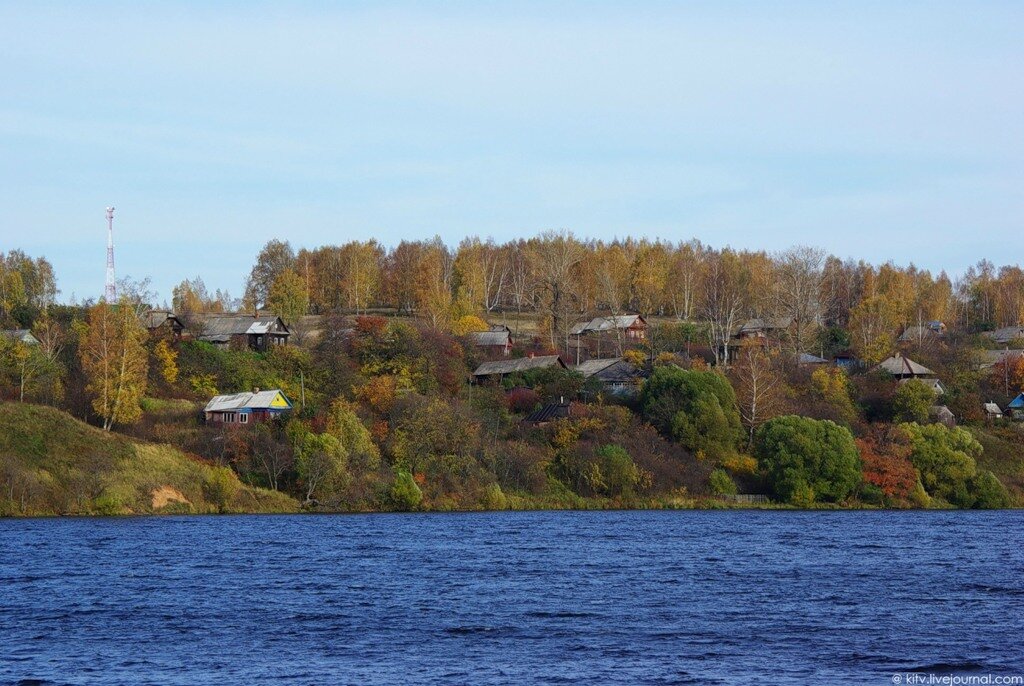 01.
Город Плес, находится на берегу Волги, в Ивановской области, примерно в 70-ти км от Костромы (по реке).
