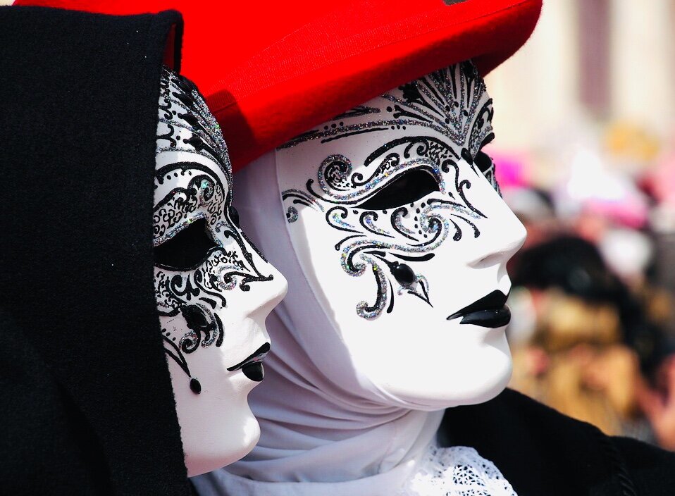 Сегодня многие уже и не знают, что маска была ритуальным атрибутом. И что за безобидным героем, личину которого мы примеряем в праздничный день скрывается история. А значение некоторых масок нам и вовсе не знакомо.
