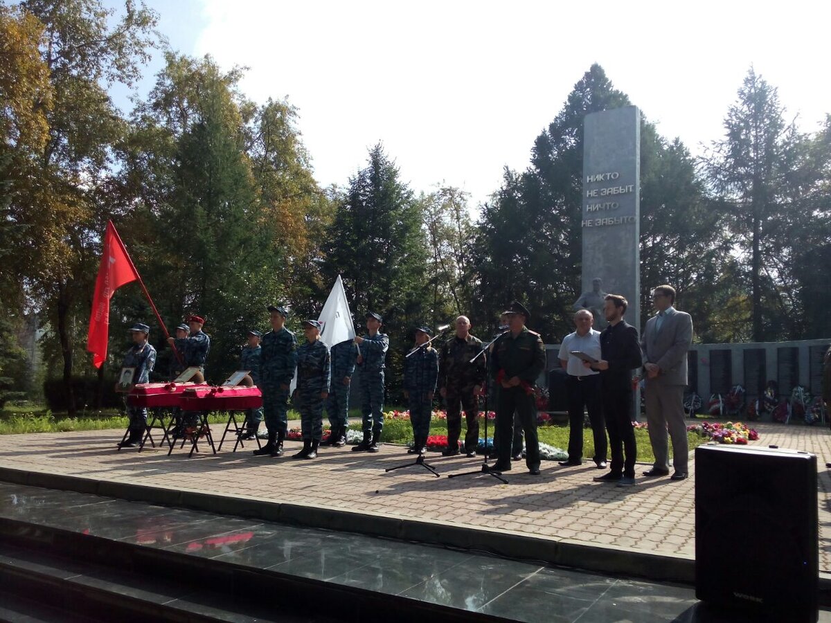 У братской могилы в городе Сегежа | Военно-исторический центр СЗФО | Дзен