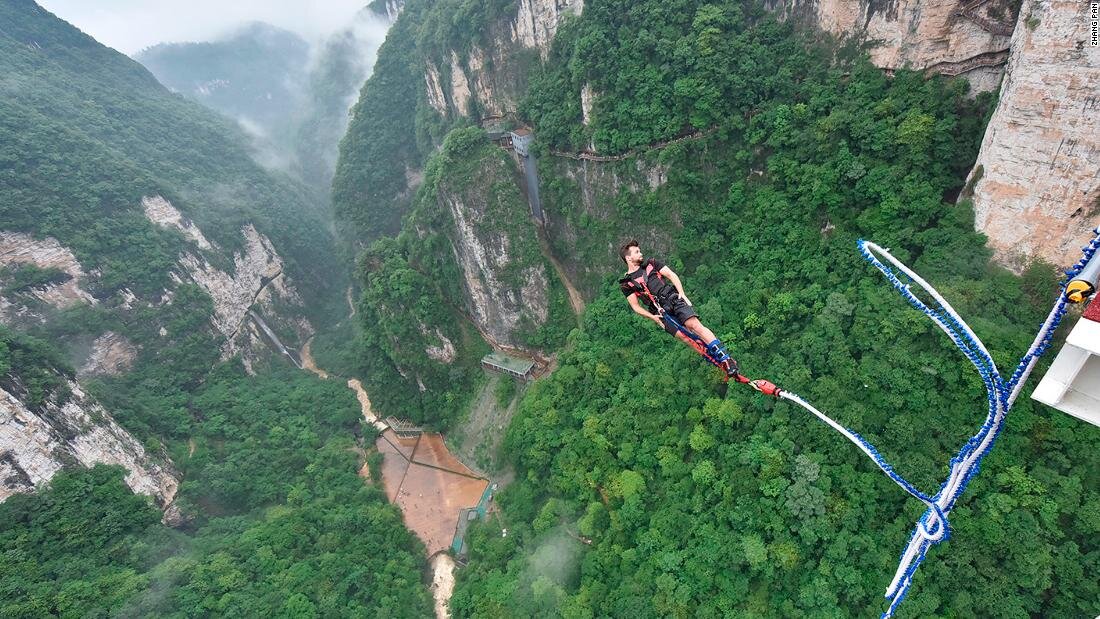 Включи самое экстремальное. Zhangjiajie Grand Canyon. Гранд-каньон в парке Чжанцзяцзе. Макао бейсджампинг. Стеклянный мост Чжанцзяцзе.